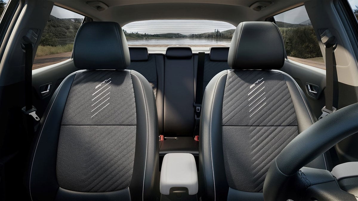 Banquette du Kia Stonic 2026 avec sellerie modernisée et espace fonctionnel