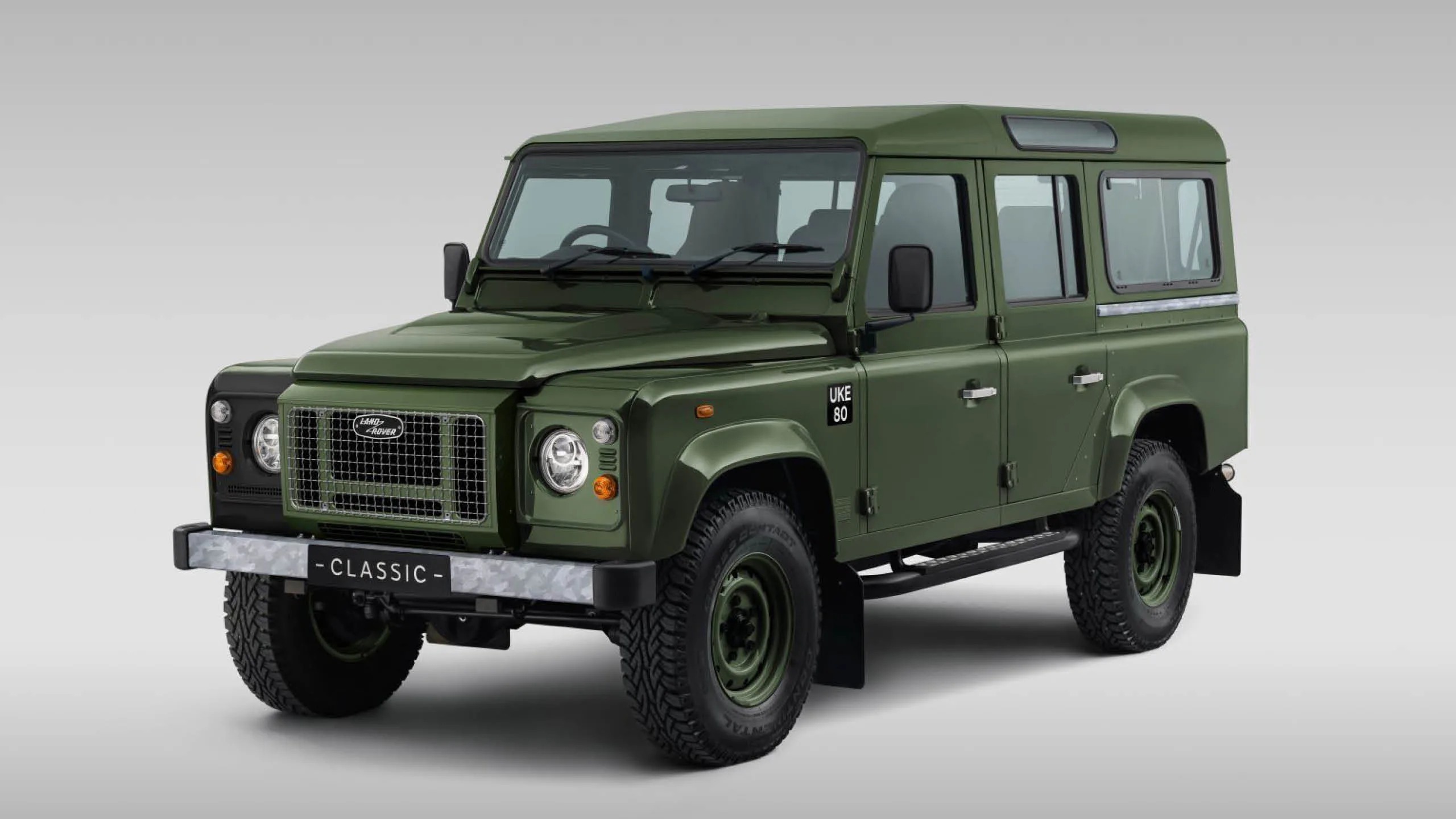 Face avant du Land Rover Defender Churchill Edition avec calandre grillagée rétro