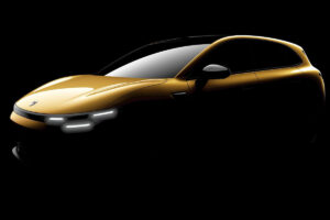 Voiture compacte hybride plus grande que Volkswagen Golf avec motorisation supérieure à Toyota Corolla