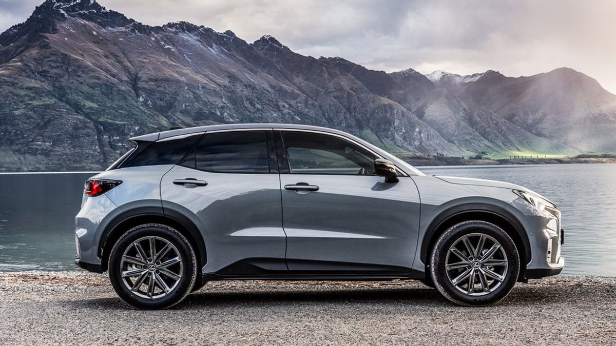Lexus LBX Elegant 2025 profil, SUV hybride premium compact de 4,19 m