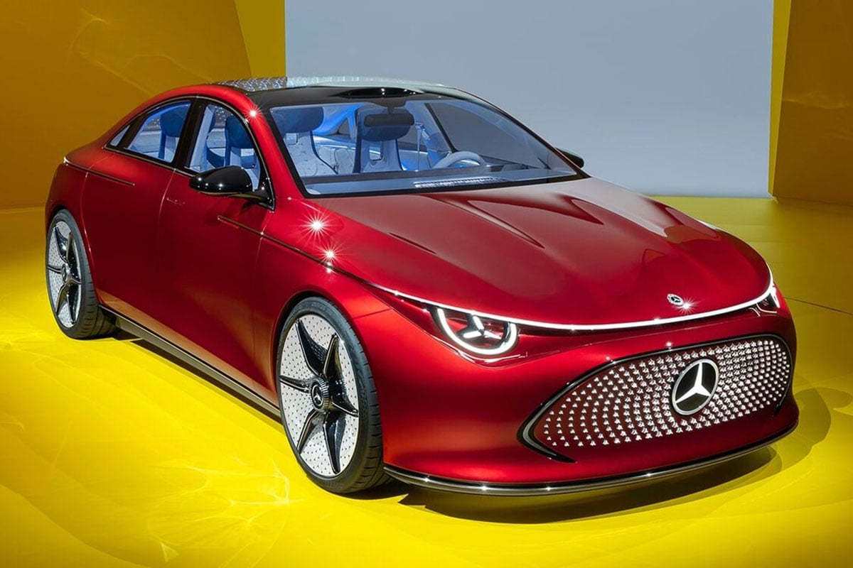  Avant du Mercedes Classe C électrique avec grille rétroéclairée et signature LED étoilée