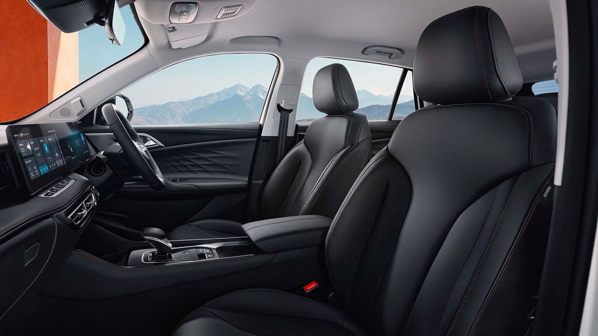 Intérieur du MG HS Hybrid+ avec écran central 10 pouces et instrumentation numérique