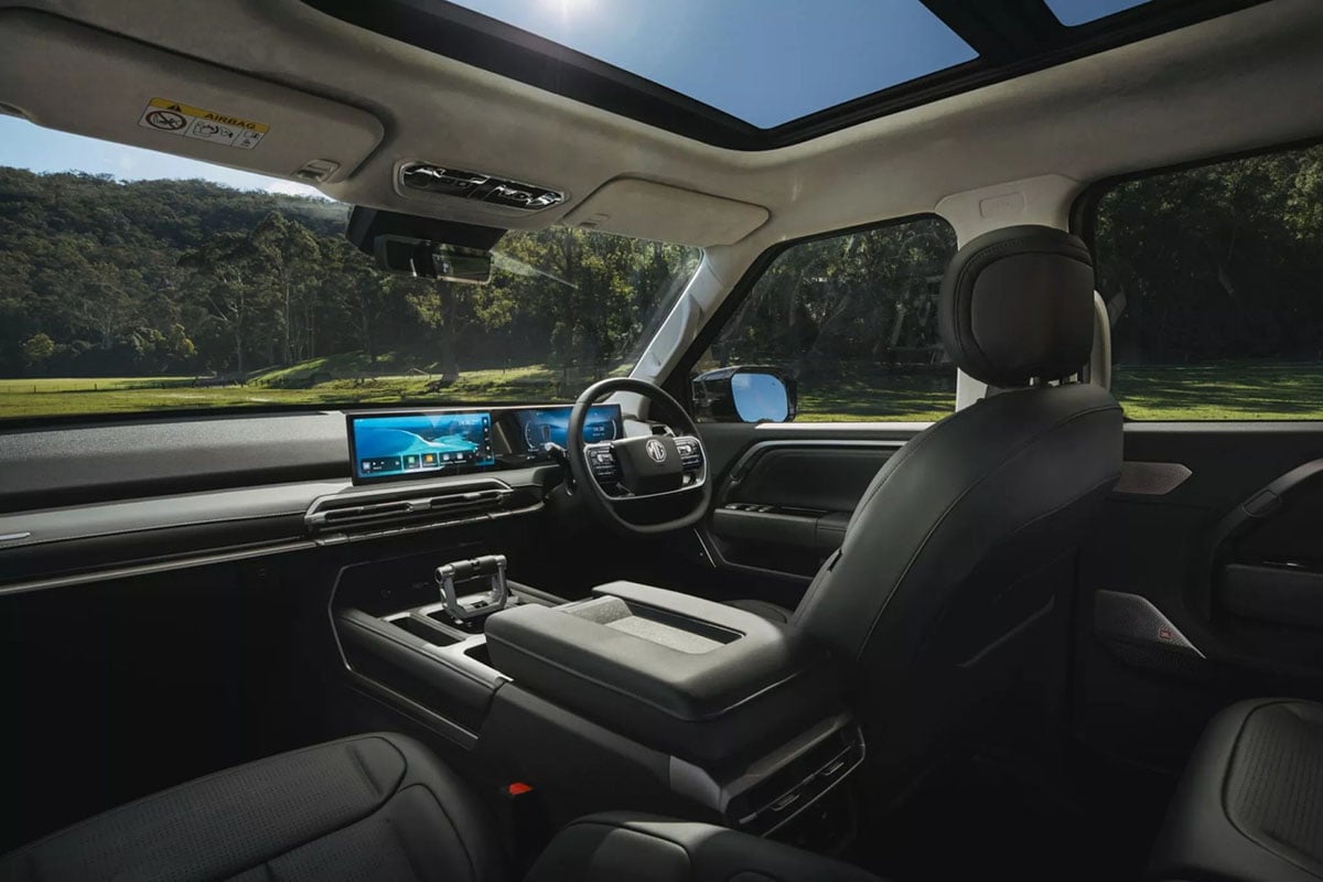 Intérieur du MG U9 2025 avec tableau de bord moderne et écran tactile central