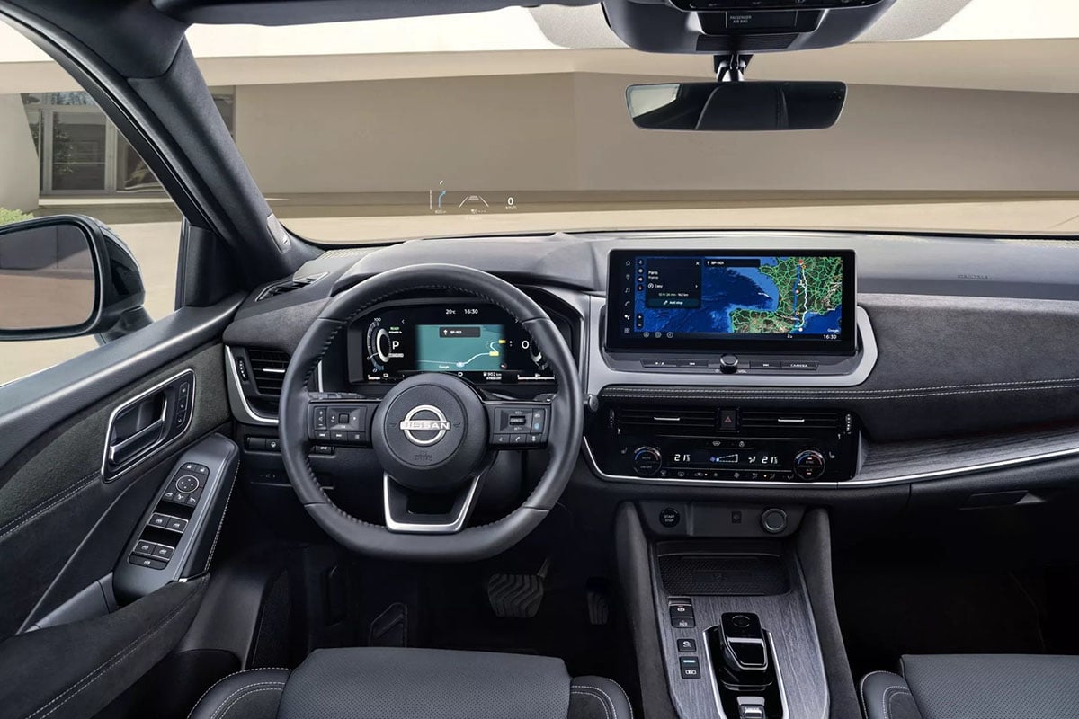Poste de conduite du Nissan e-Power avec instrumentation numérique et grand écran tactile