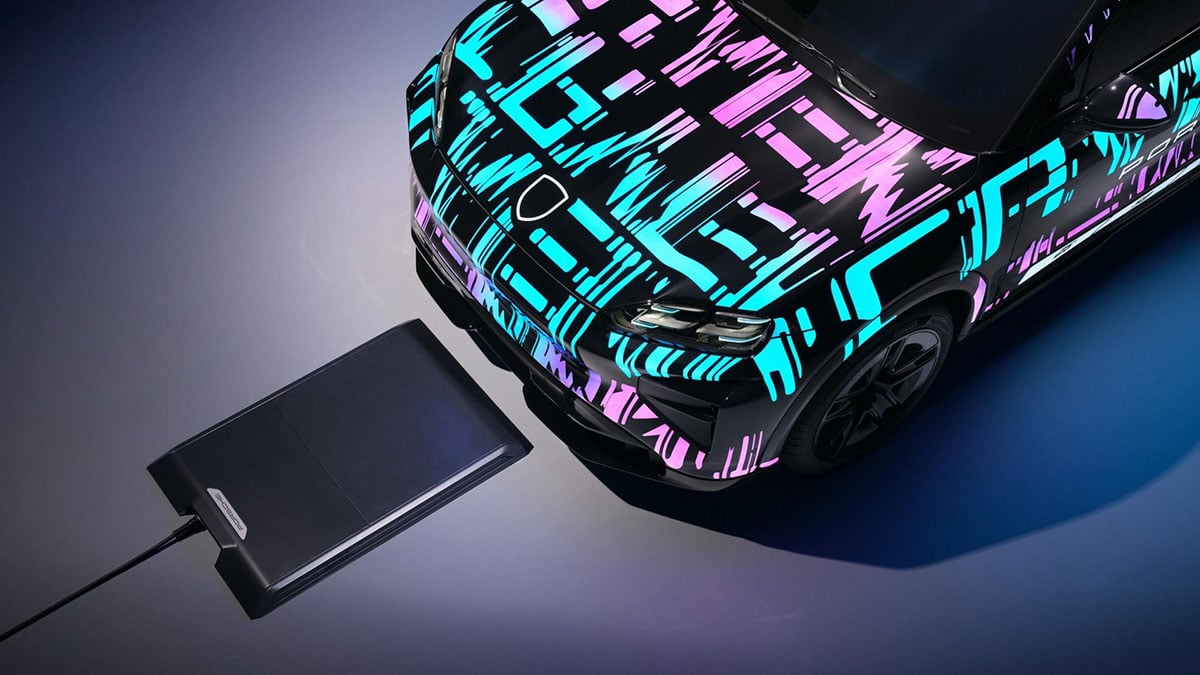 Avant du Porsche Cayenne électrique avec signature lumineuse LED et calandre redessinée