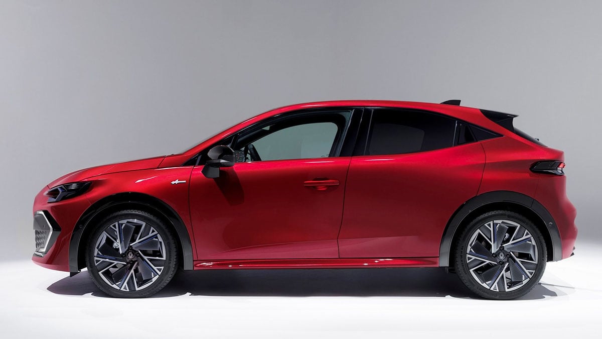 Vue de profil de la Renault Clio Esprit Alpine rouge 2025 avec jantes sportives