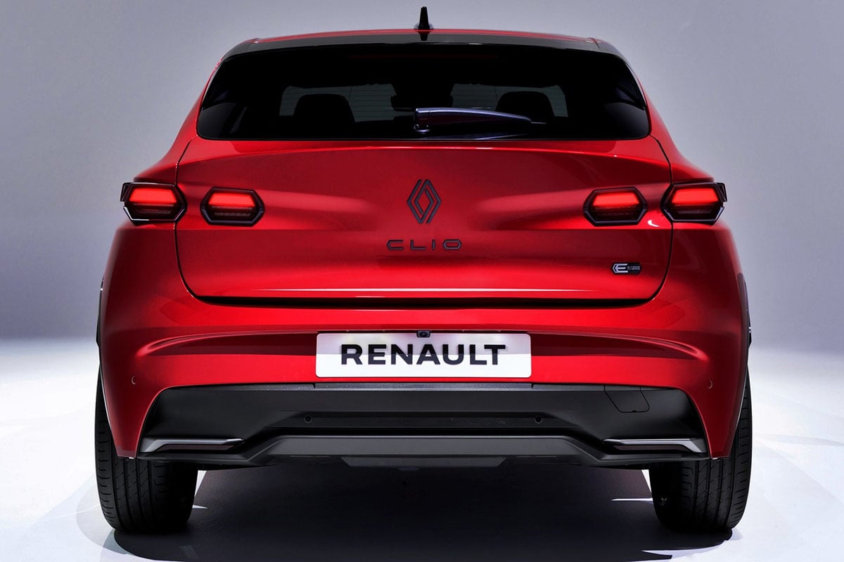 Vue arrière de la Renault Clio Esprit Alpine rouge avec diffuseur noir et feux LED