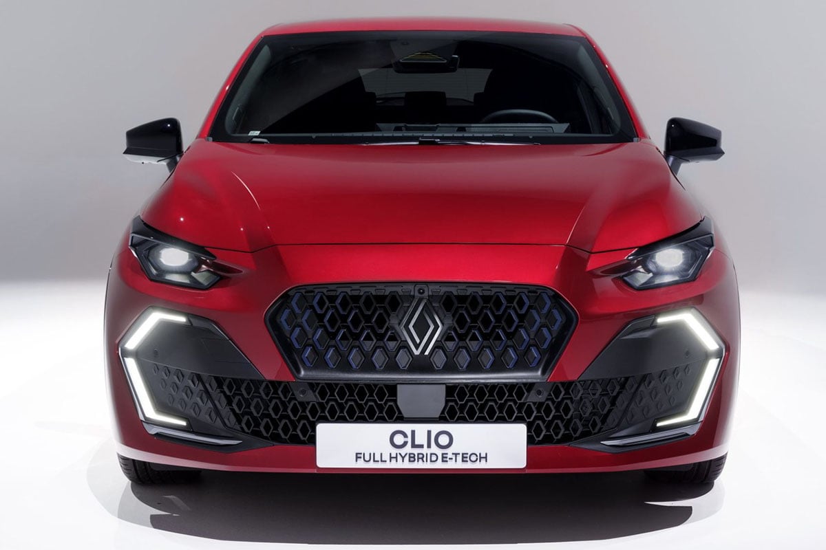 Face avant du Renault Clio 2026 avec nouvelle signature lumineuse et calandre inédite