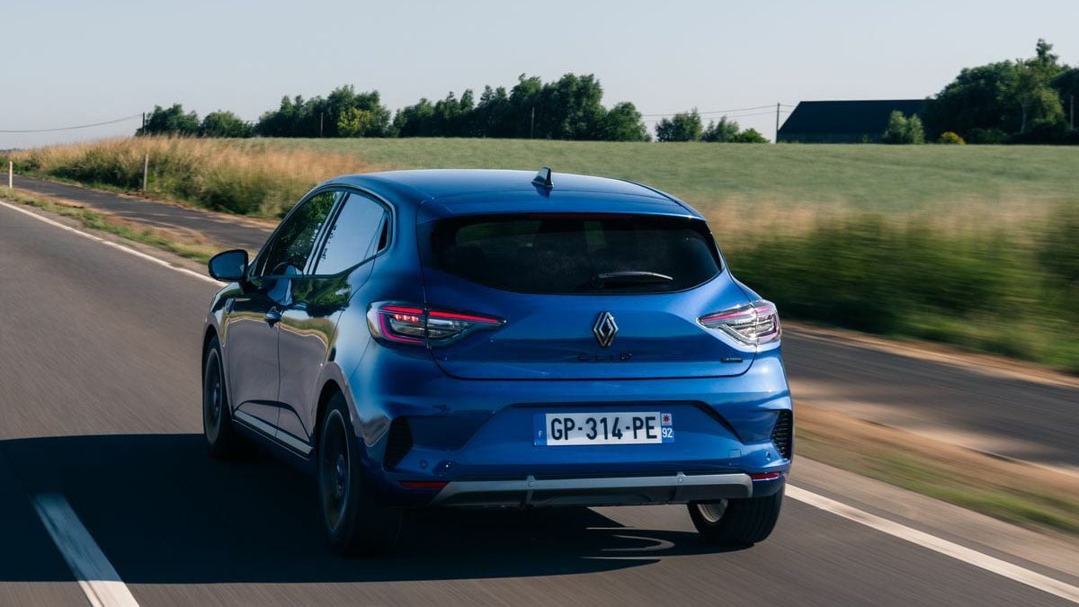 Arrière de la Renault Clio V diesel avec feux LED et logo central