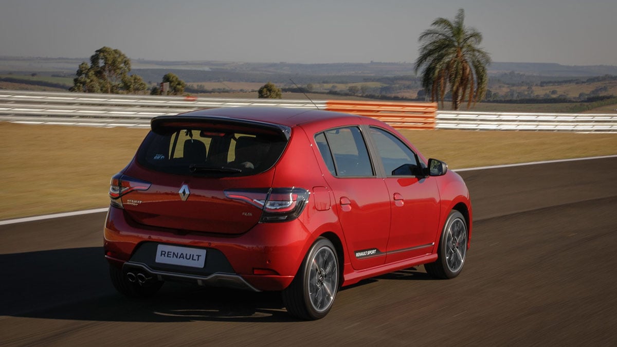 Arrière de la Renault Sandero R.S. avec diffuseur et double sortie d’échappement