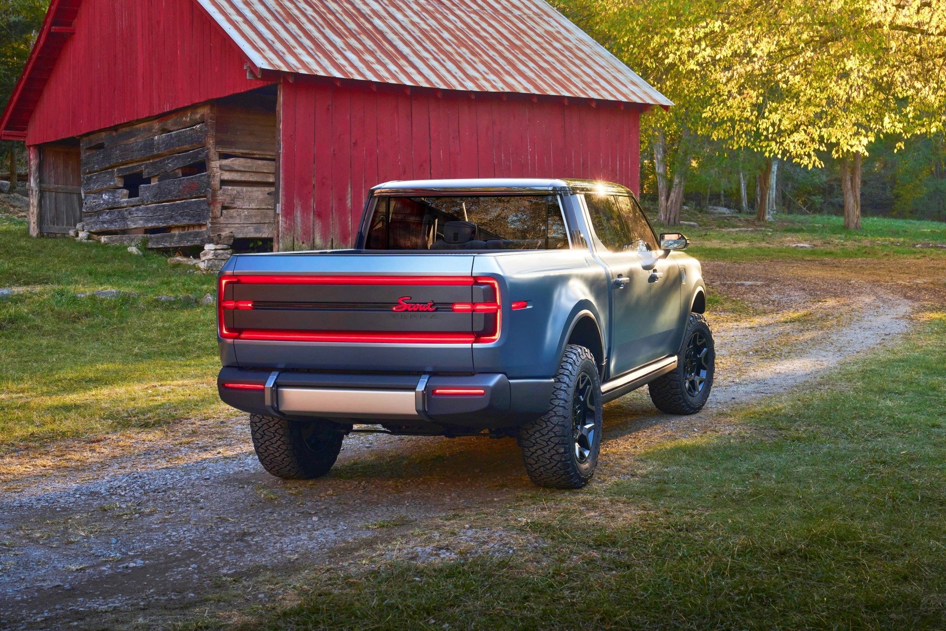 Vue arrière du Scout Terra pick-up avec plateau ouvert et éclairage LED