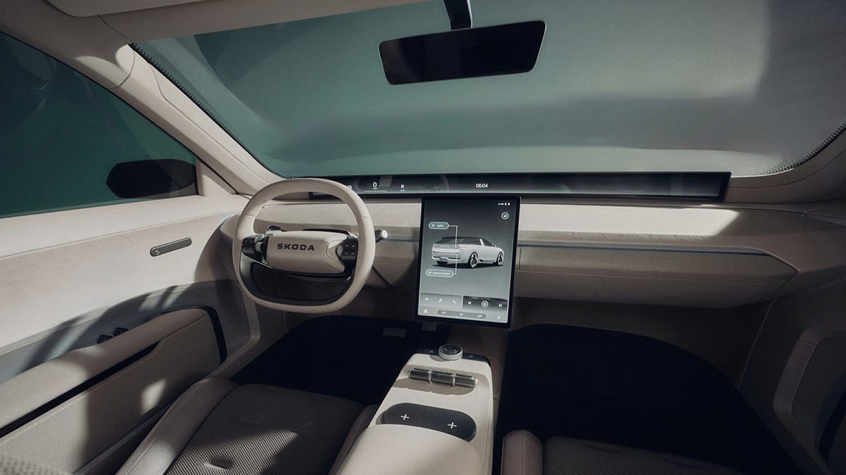 Planche de bord du Skoda Vision O avec écran vertical type tablette et bandeau numérique