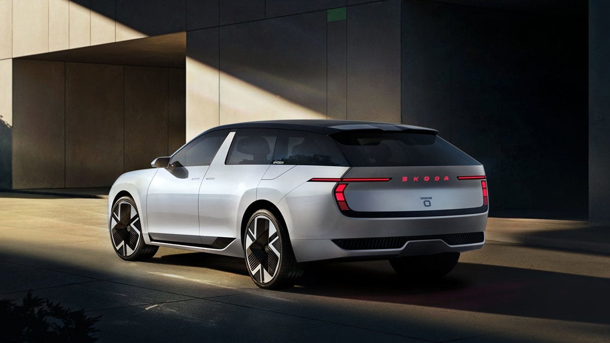 Arrière du Skoda Vision O avec feux horizontaux effilés et style épuré