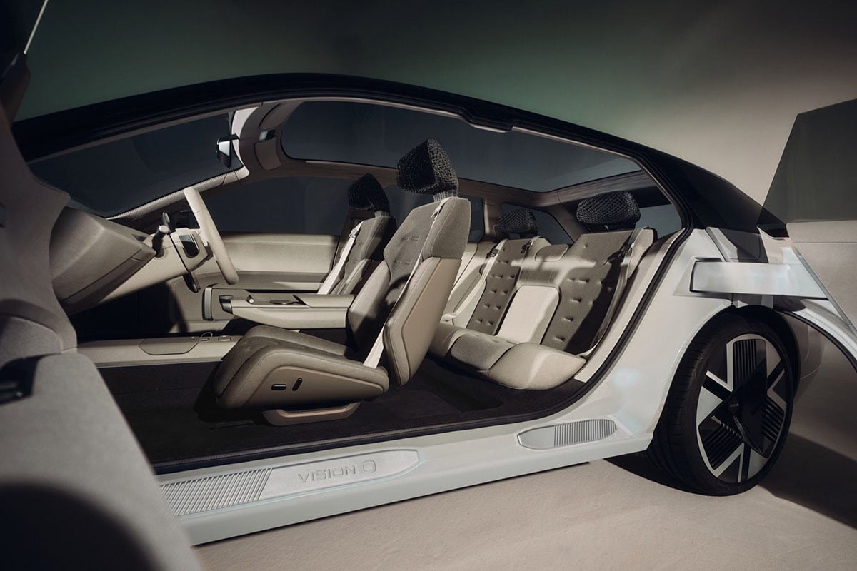 Places arrière du Skoda Vision O avec espace généreux et lumière naturelle
