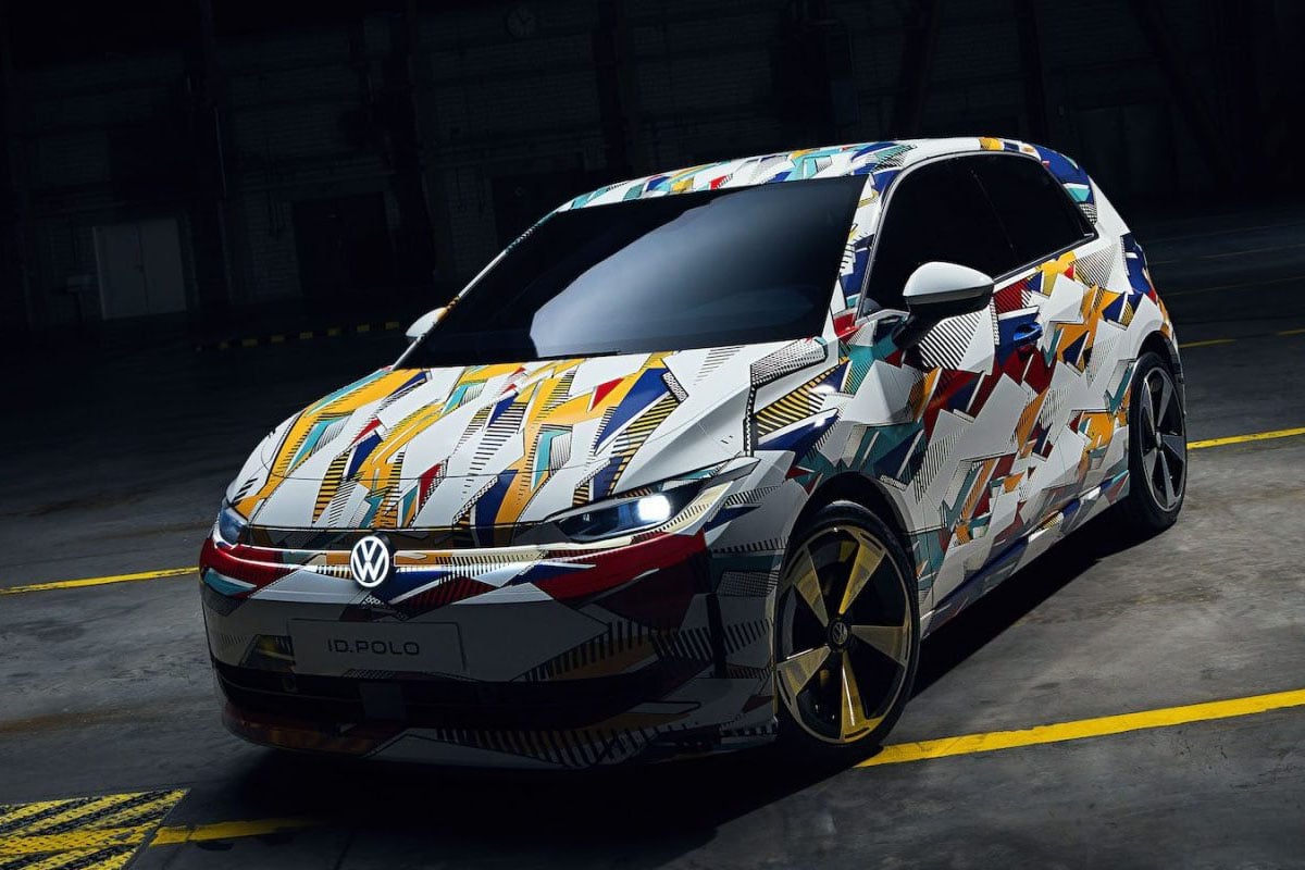 Face avant du Volkswagen ID.Polo électrique avec signature lumineuse LED et logo éclairé