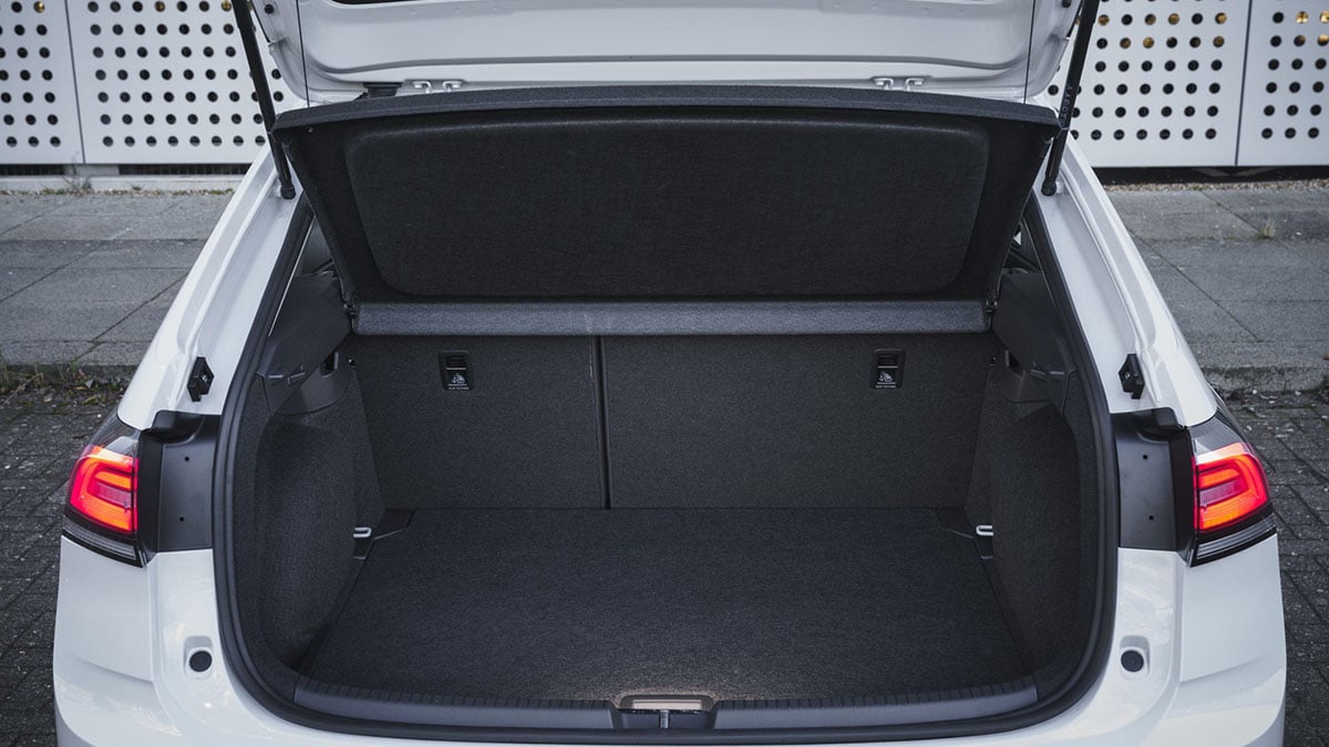 Coffre du Volkswagen Taigo avec volume de 438 litres et seuil de chargement plat