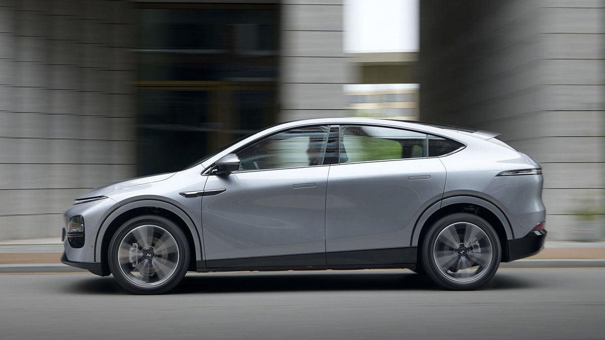Profil du XPeng G6 électrique avec silhouette dynamique et lignes tendues