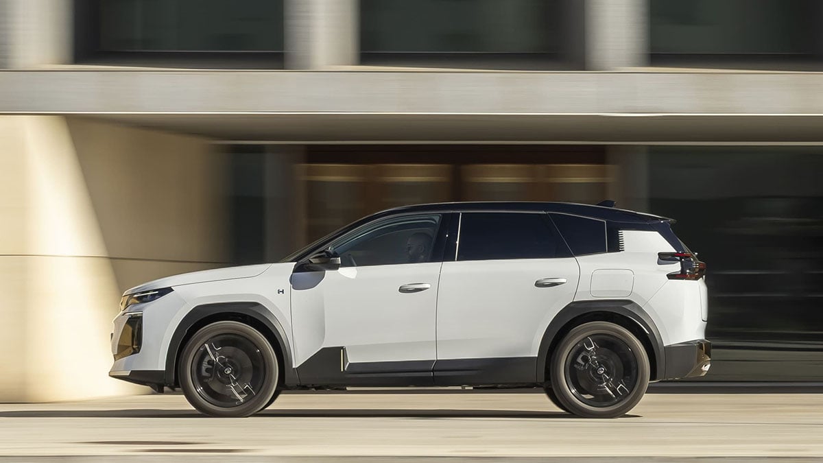 Citroën C5 Aircross 2026 profil latéral avec silhouette allongée et jantes aérodynamiques