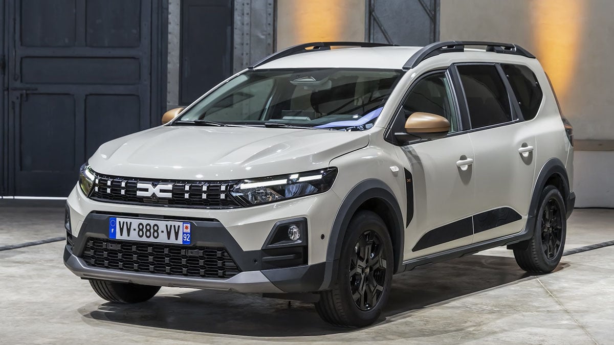 Avant du Dacia Jogger 2026 avec nouvelle calandre et signature lumineuse en Y