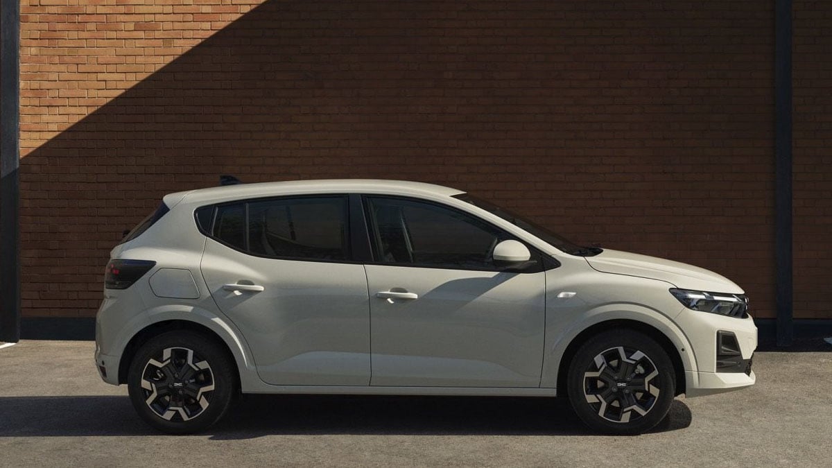 Profil de la Dacia Sandero ECO-G 2025 en finition Stepway, couleur bleu ardoise