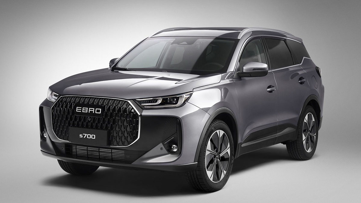 Vue de profil du SUV Ebro S700 2025 avec carrosserie compacte et lignes tendues