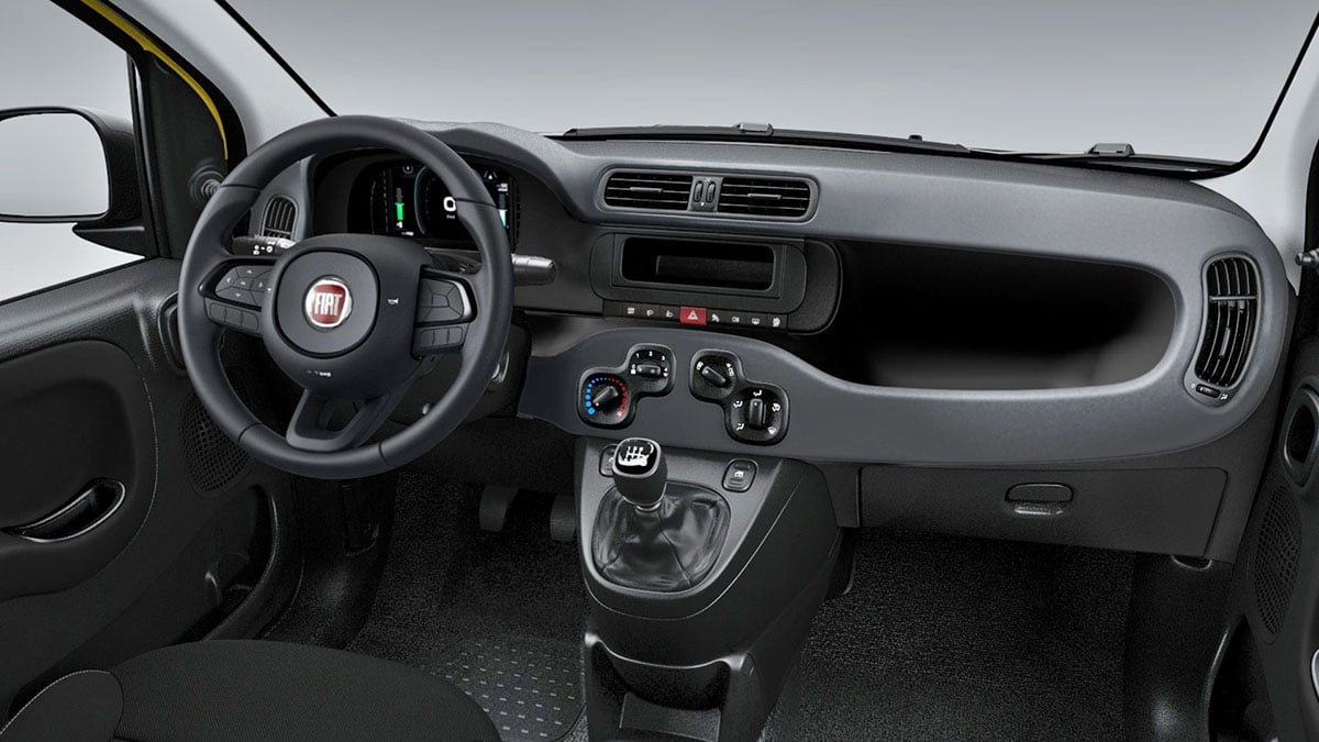 Tableau de bord de la Fiat Panda Hybrid 2025 avec combiné numérique et pré-installation radio