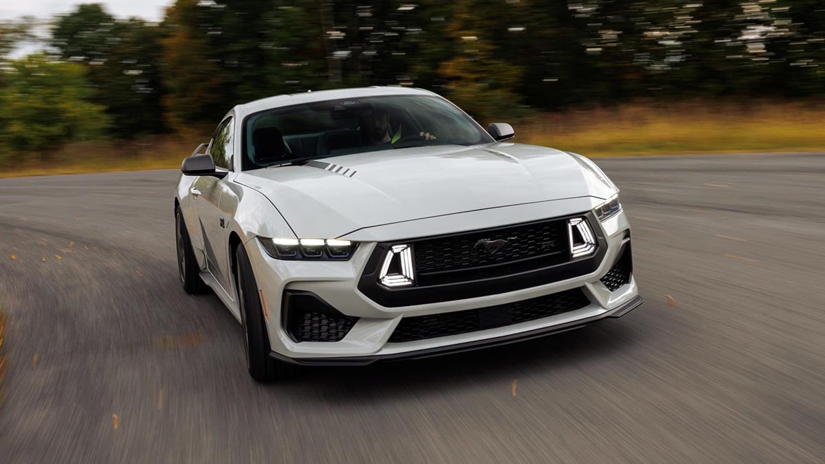 Avant du Ford Mustang RTR 2026 avec calandre RTR et feux diurnes spécifiques
