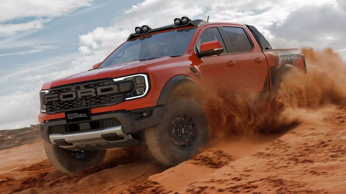 Face avant du Ford Ranger Raptor Desert Package avec projecteurs LED et pare-chocs renforcé