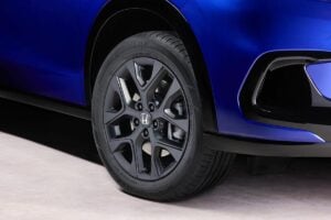 SUV japonais avec design anticonformiste et motorisation performante présenté comme alternative au segment traditionnel
