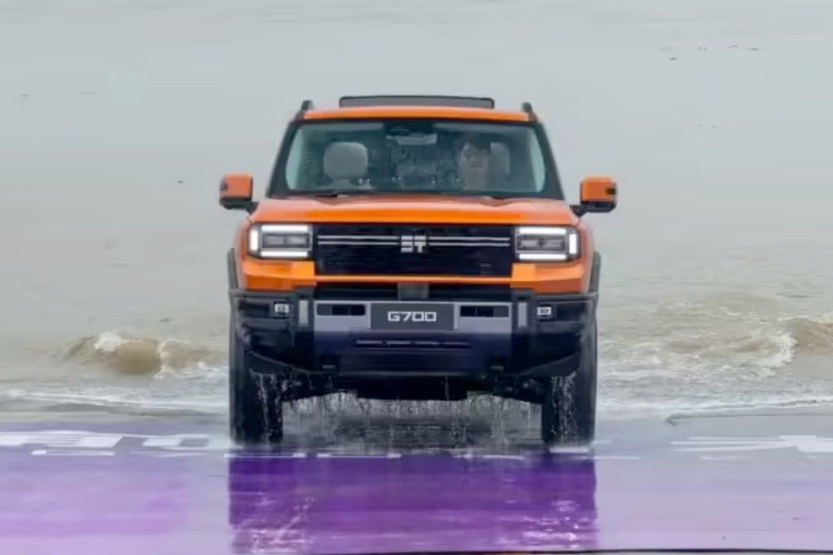 Pourquoi on fantasme sur les chinoises : ce 4x4 capable de franchir 1,5 km de rivière répond à tout