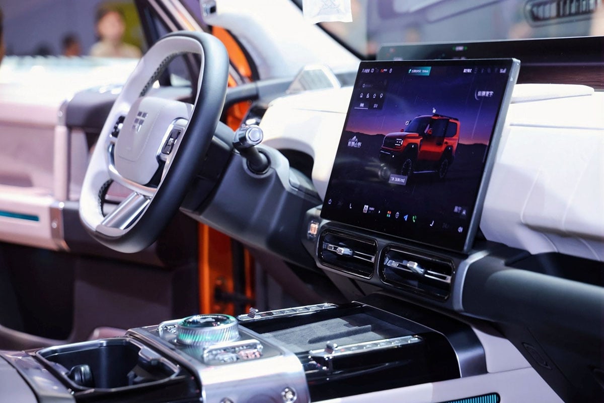 Intérieur du Jetour G700 avec écran central et finition haut de gamme