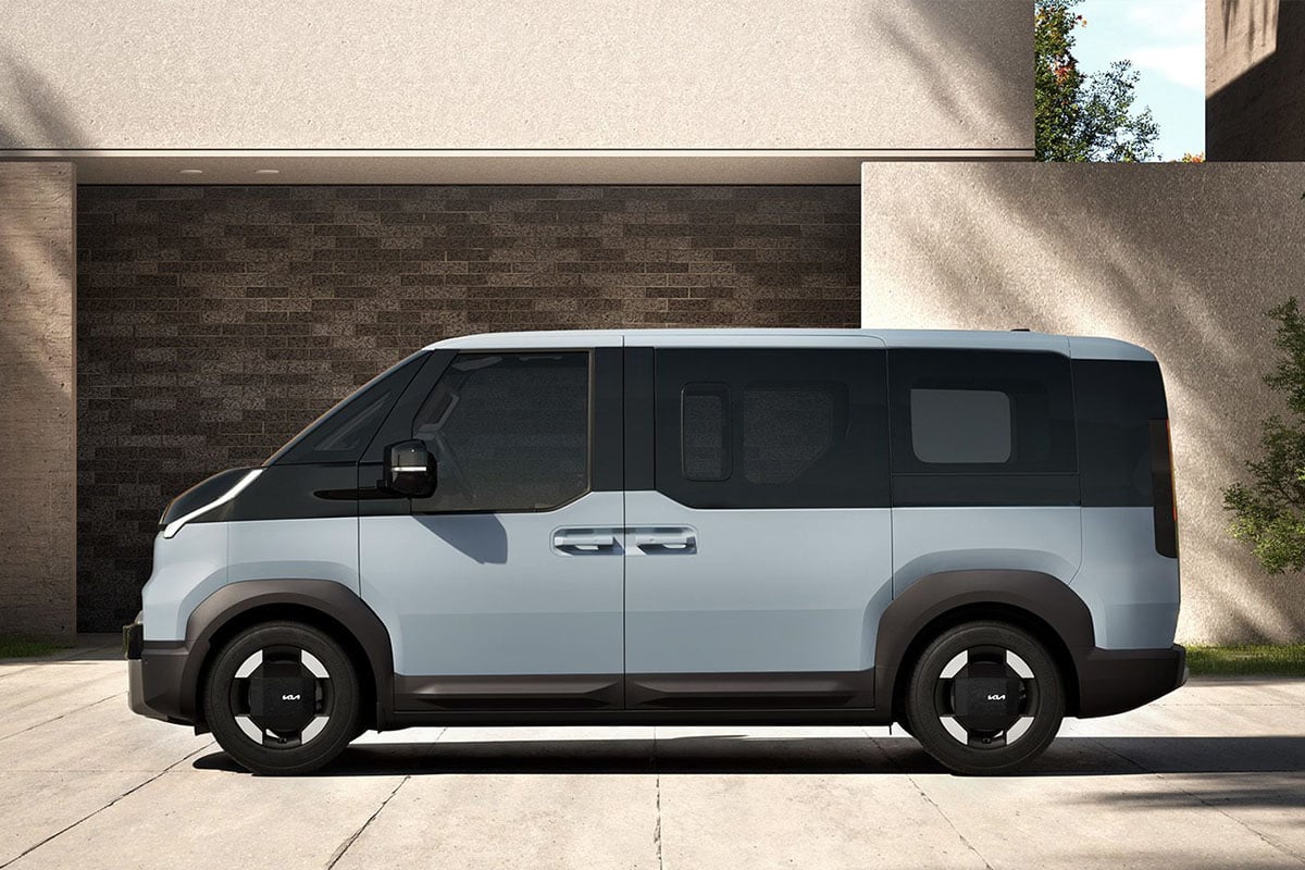  Vue latérale du Kia PV5 Passenger en version 5 places avec portes coulissantes