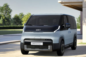 Monospace anti-SUV 8 places étiquette zéro 1000 litres coffre, véhicule familial polyvalent réinvention concept traditionnel