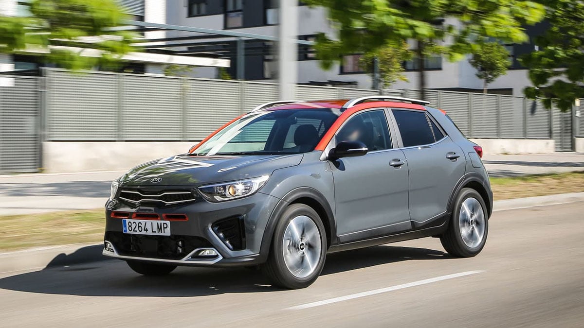 Face avant du Kia Stonic 2025 avec calandre Tiger Nose et feux LED