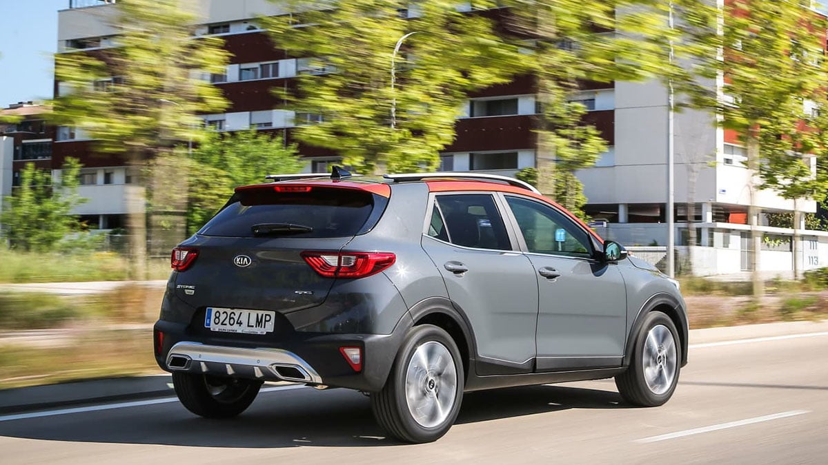 Arrière du Kia Stonic 2025 finition GT Line avec feux LED et diffuseur intégré