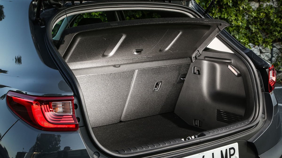 Coffre du Kia Stonic 2025 avec seuil bas et plancher plat sur versions mild-hybrid