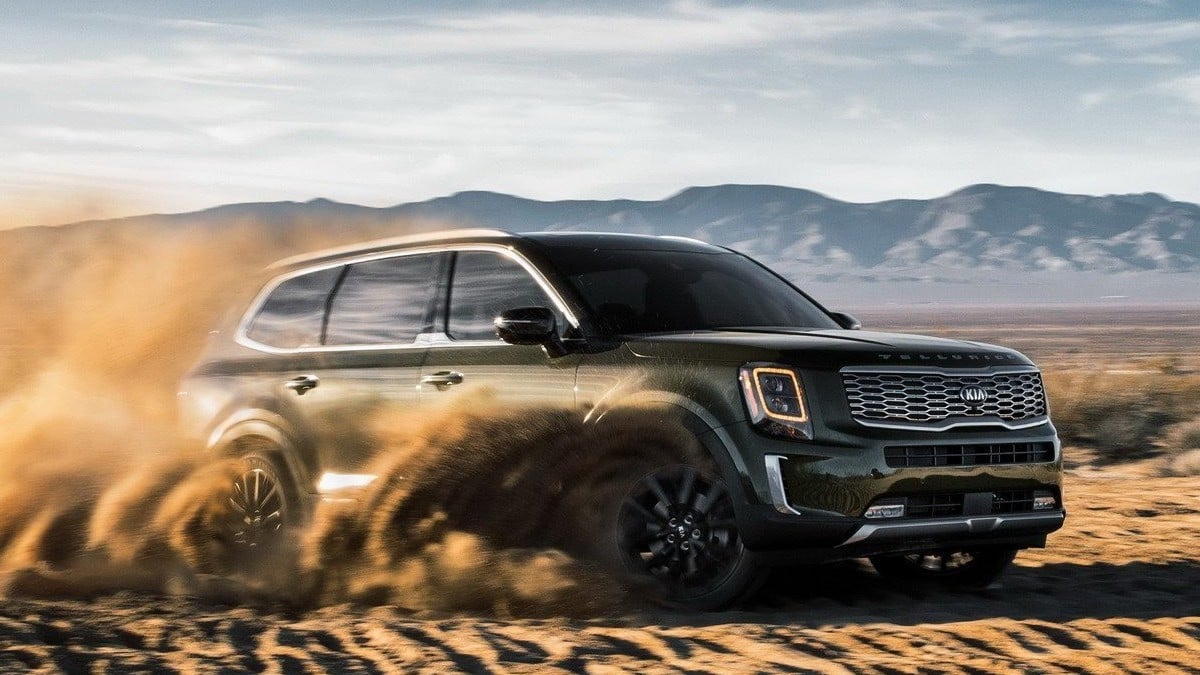 Kia Telluride de face sur piste en mouvement 