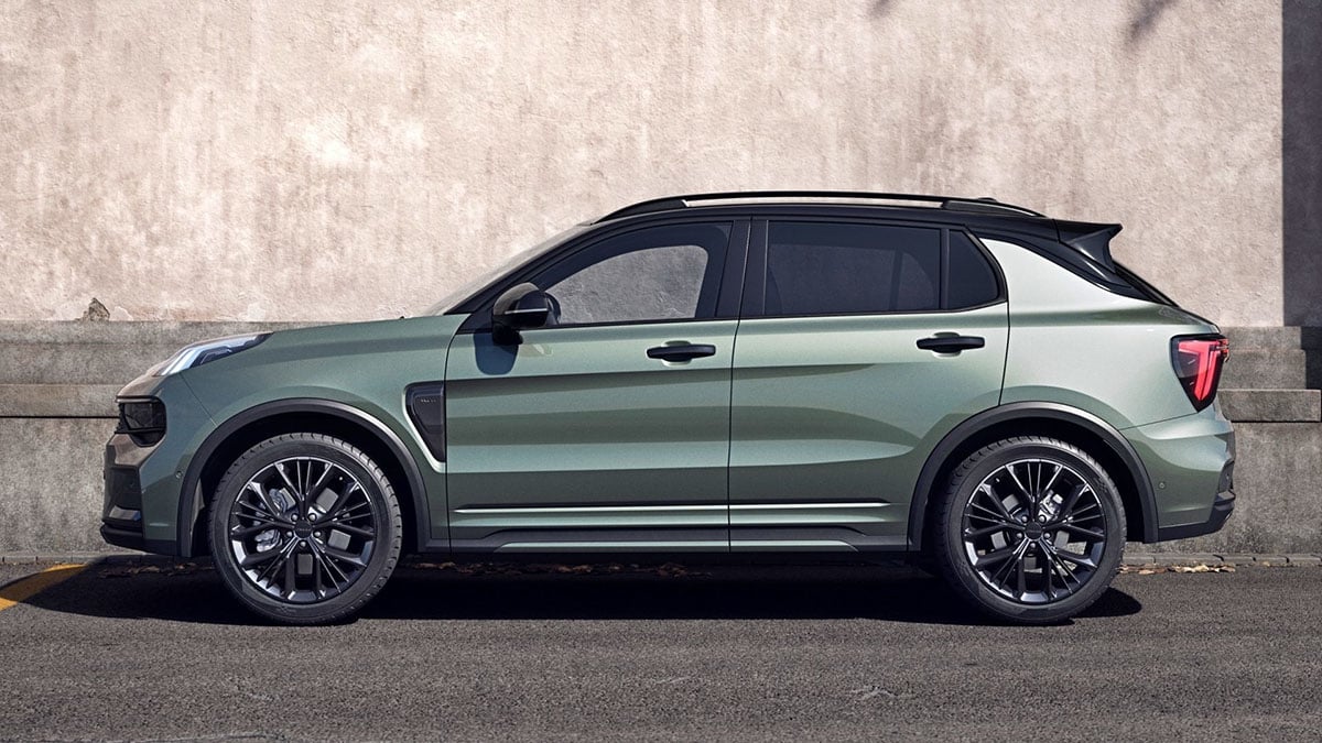 Lynk & Co 01 hybride rechargeable 2025 vue de profil, SUV familial moderne en finition Core