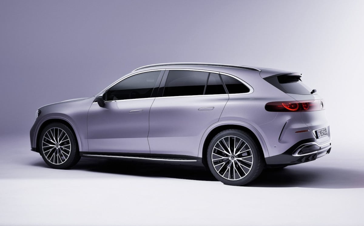 Mercedes GLC électrique 2026 vue de profil avec jantes aérodynamiques  
