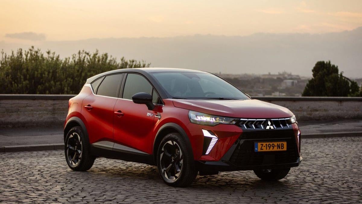 Avant du Mitsubishi ASX 120 T avec calandre noire et signature lumineuse à LED
