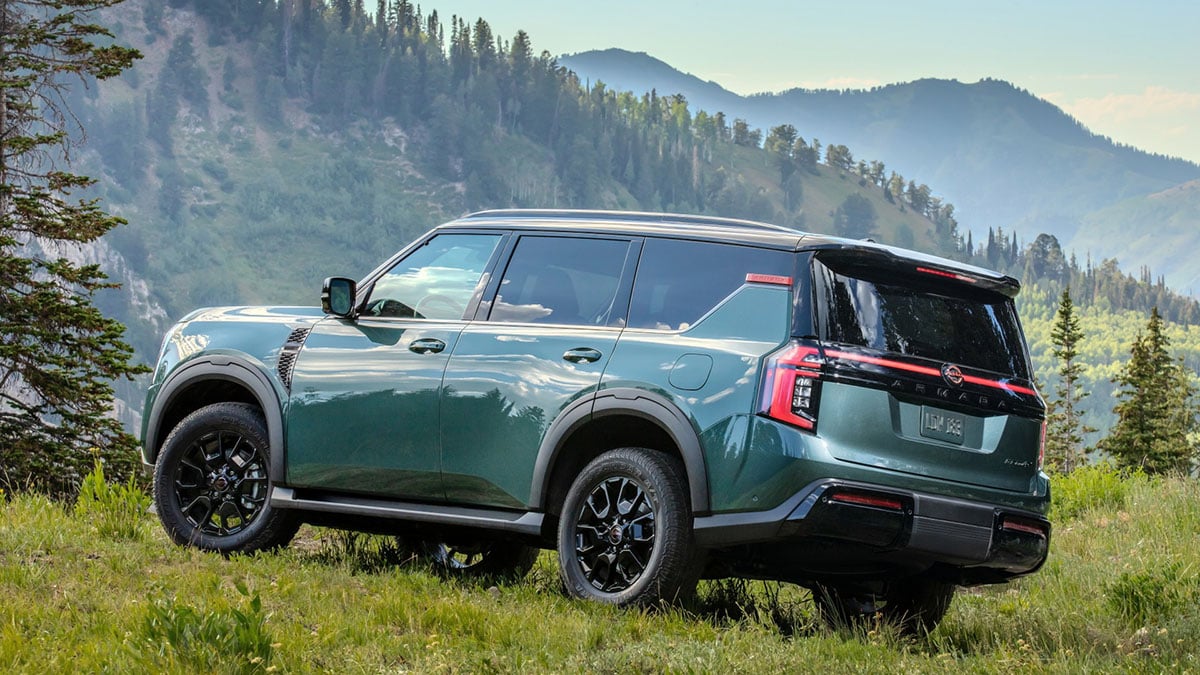 Nissan Xterra 2027 vu de profil avec lignes musclées et proportions de 4x4 tout-terrain