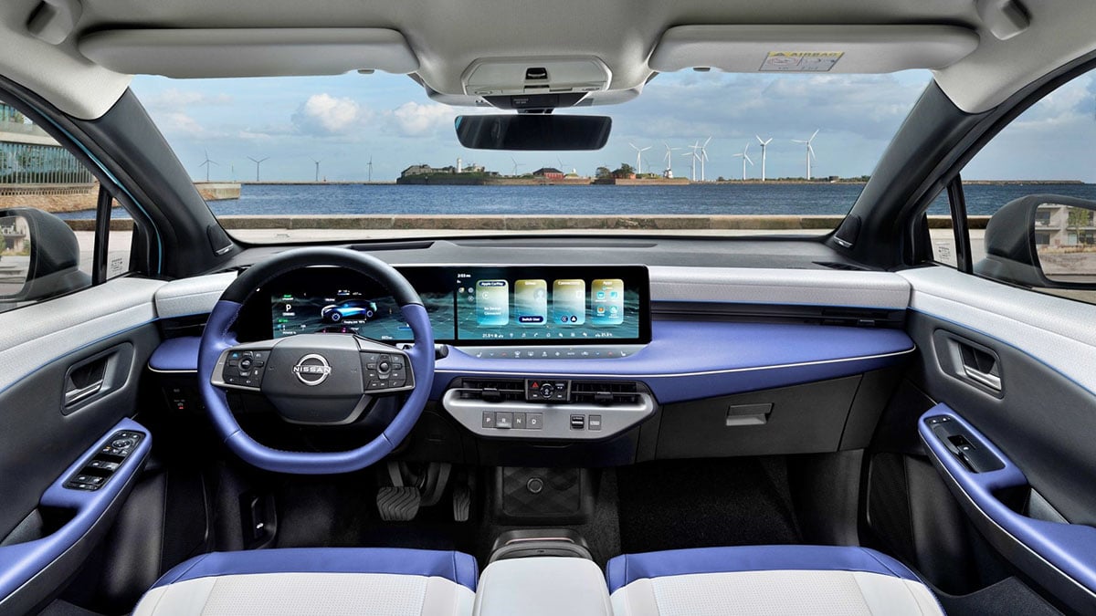 Poste de conduite du Nissan Leaf 2026 avec écran numérique et volant multifonction