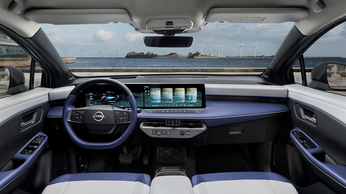 Intérieur de la Nissan Leaf 2026 avec double écran numérique et nouveau volant  