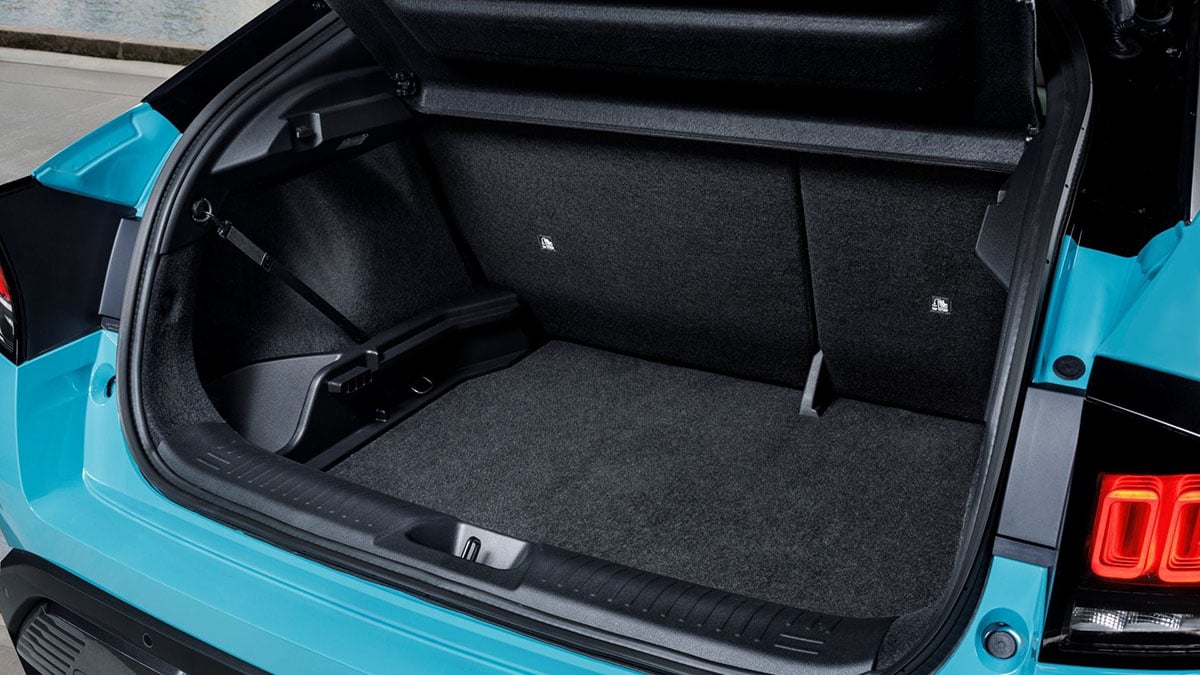 Coffre du Nissan Leaf 2026 avec ouverture large et volume adapté aux familles