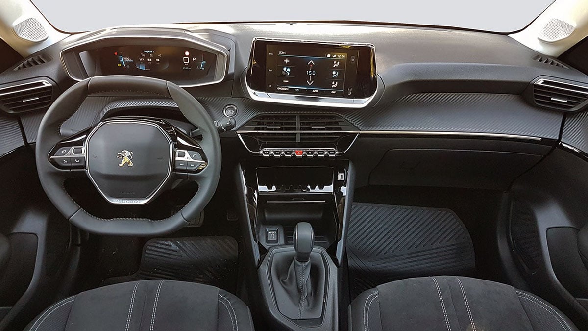 Intérieur conducteur de la Peugeot 208 Style avec i-Cockpit et volant compact