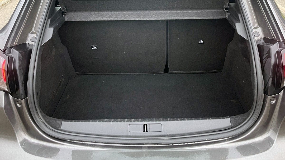 Coffre de la Peugeot 208 offrant un volume pratique pour une citadine polyvalente