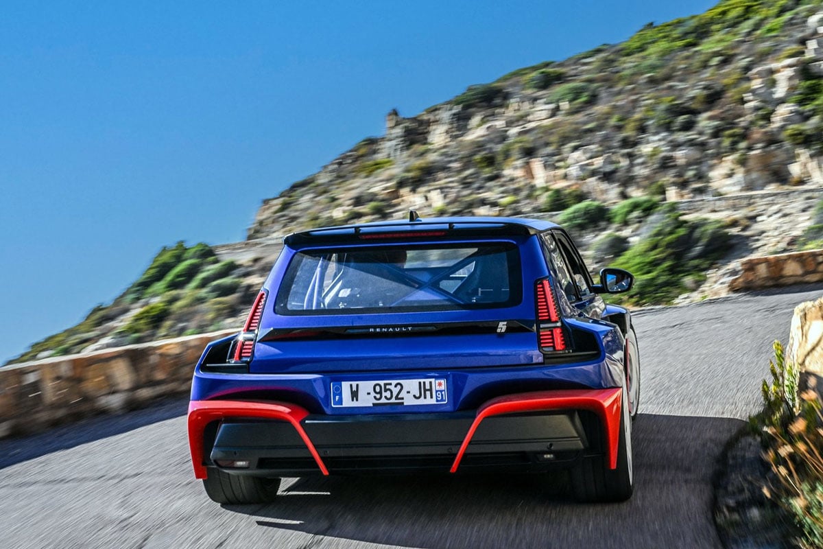  Arrière du Renault 5 Turbo 3E avec feux LED verticaux et large diffuseur