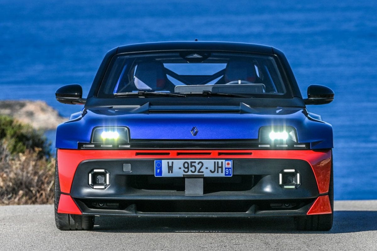 Face avant du Renault 5 Turbo 3E avec projecteurs LED animés