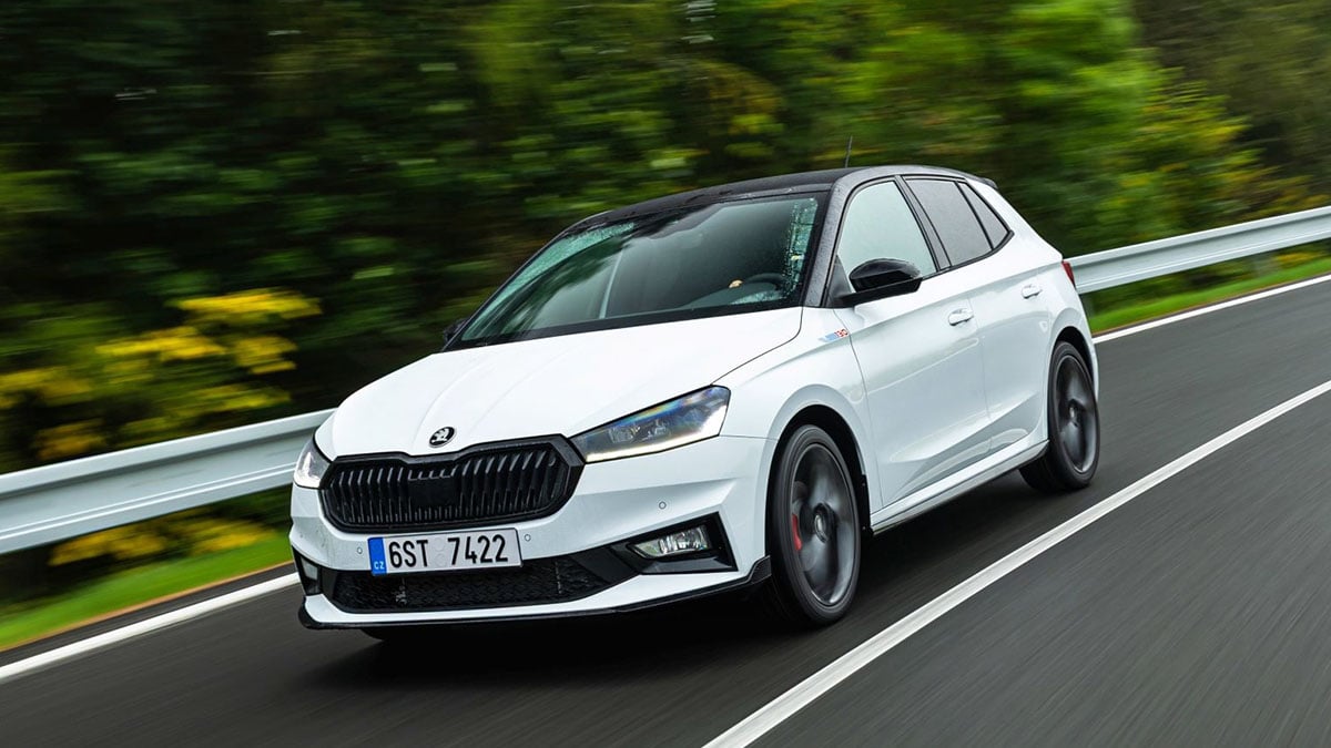 Face avant de la Skoda Fabia 130 avec bouclier affiné et signature lumineuse LED