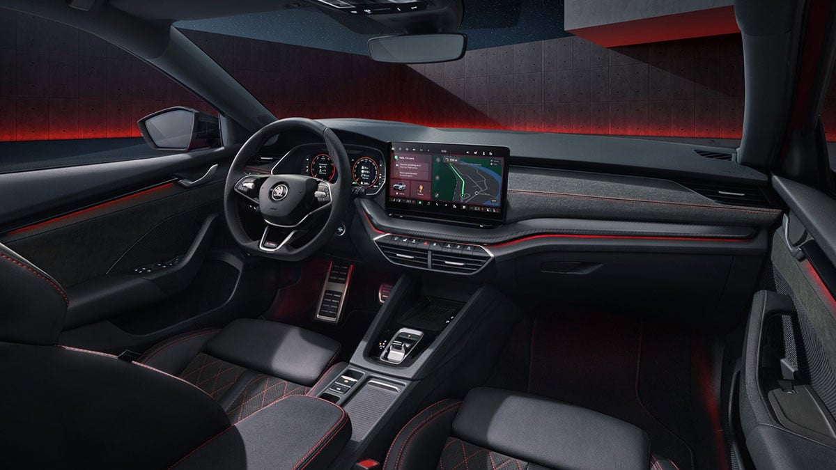 Planche de bord de la Škoda Octavia 2025 avec instrumentation numérique et écran central